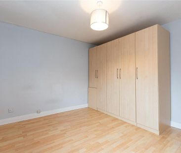 2 bedroom end of terrace house to rent - Photo 4