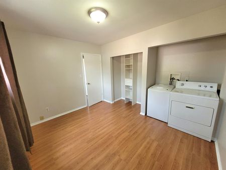 House in NW - Photo 5