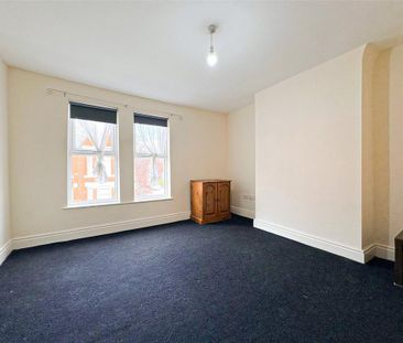 4 bedroom end of terrace house to rent - Photo 4