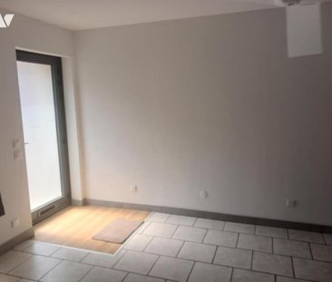 A LOUER T2 MEUBLE AVEC PETIT JARDIN - Photo 5