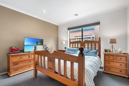 8 Egerton Street, Officer VIC 3809 - House For Rent | Domain - Photo 3