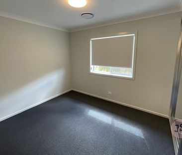 Modern Family Home - Photo 3
