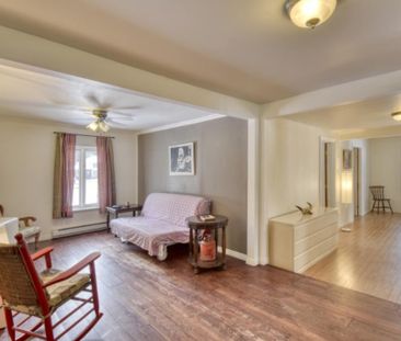 MAGNIFIQUE APPARTEMENT DE QUATRE CHAMBRES DONNANT SUR LE LAC! - Photo 1