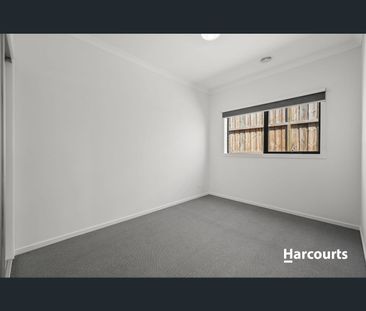 15 Snows Hills Avenue, Warragul, Vic 3820 - Photo 2