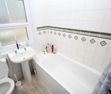 5 bedroom end of terrace house to rent - Photo 3