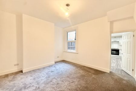 3 bed House Ruskin Avenue, E12 - Photo 5