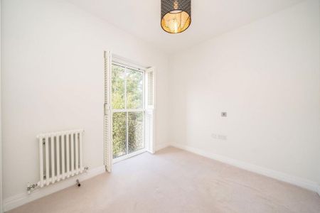 4 bedroom end of terrace house to rent - Photo 5