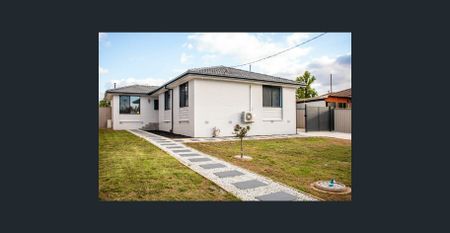 Renovated 3 bedroom home - Photo 2