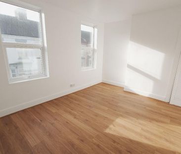 4 bedroom terraced house to rent - Photo 5