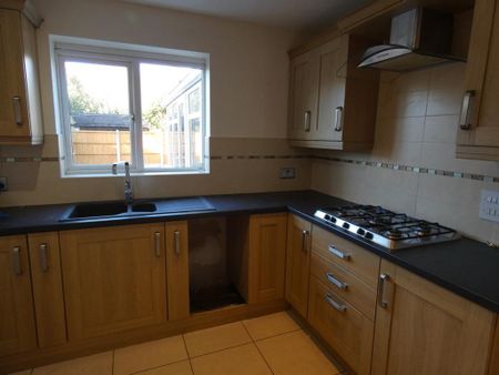 3 bedroom detached house to rent - Photo 3