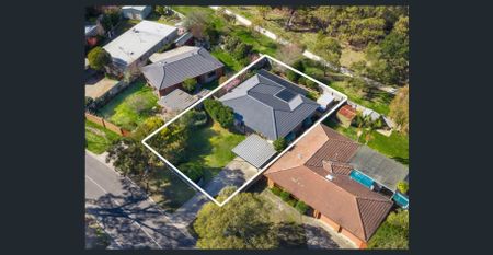 Stylish Family Sanctuary in Mornington - Photo 3