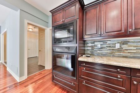 For Lease - 14 Holyrood Avenue, Oakville, Ontario - Photo 2