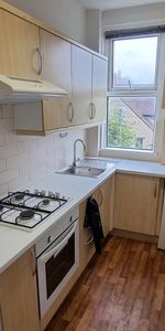 3 bedroom apartment to rent - Photo 4