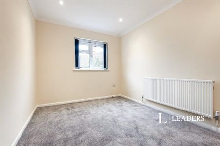 3 bedroom flat to rent - Photo 5