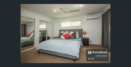 ENTERTAINERS DELIGHT WITH HUGE SPARKLING POOL FOR QLD SUMMER! - Photo 5