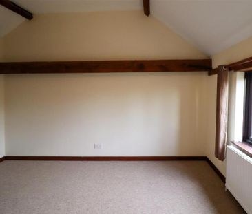 2 bedroom end of terrace house to rent - Photo 3