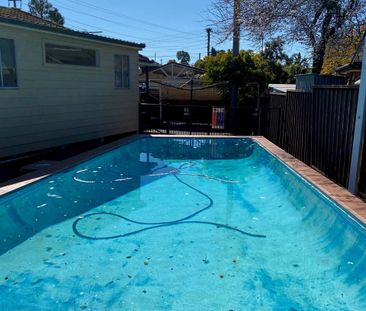 Spacious Home with Swimming Pool - Photo 6