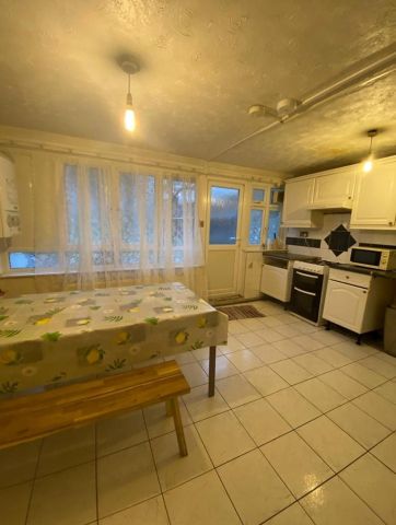 Room in a Shared House, Clark Street, E1 - Photo 4