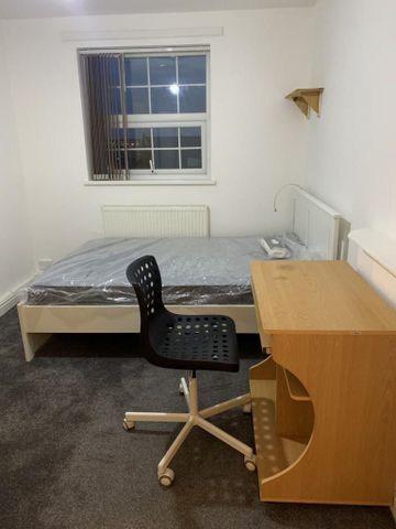 2 bedroom flat to rent - Photo 2