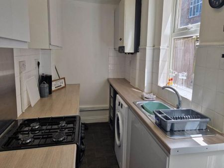 3 bedroom terraced house to rent - Photo 5