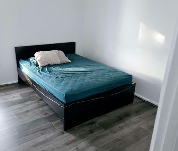 Denham Court - Photo 3