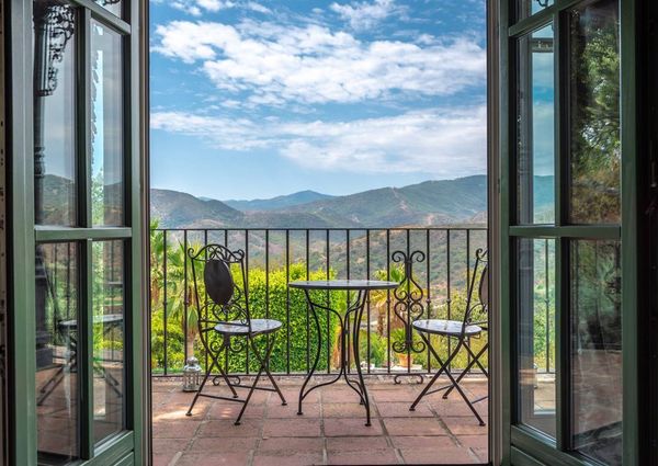 Luxury Villa for rent in Benahavís, Spain