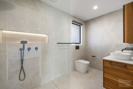 Treat yourself to a brilliant renovation! - Photo 5