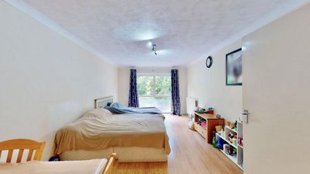 2 bedroom Flat To Let - Photo 5