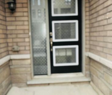 For Lease - 73 Inverary Crescent, Vaughan, Ontario - Photo 2