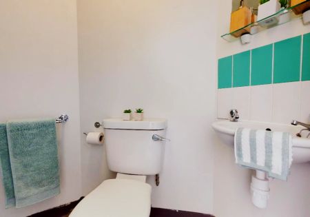 Copper En Suite - Photo 5