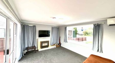 3 bedroom Family Home and additional sleep-out - Photo 2