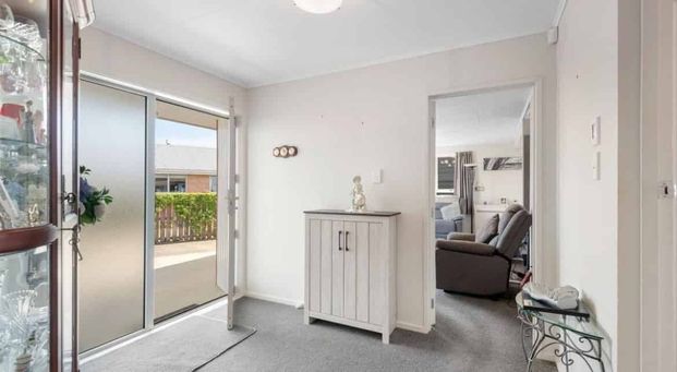 Warm, Modern and Stylish. - Photo 1