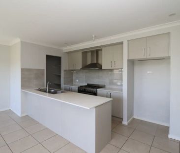 “Stunning Family Home in the Heart of Mt Atkinson Estate” - Photo 2