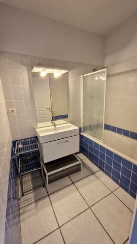 Location Appartement 2 pièces 46m² ST ETIENNE 42000 - Photo 4
