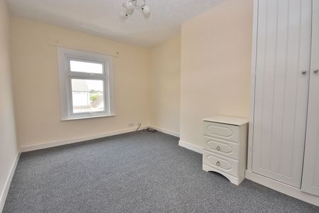 3 bedroom mid terraced house to rent, - Photo 2