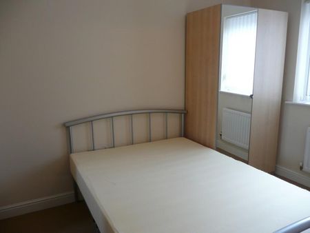 3 bedroom semi-detached house to rent - Photo 4