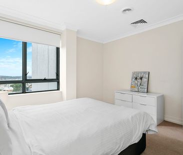 Modern Kitchen One Bedroom Apartment - Photo 3