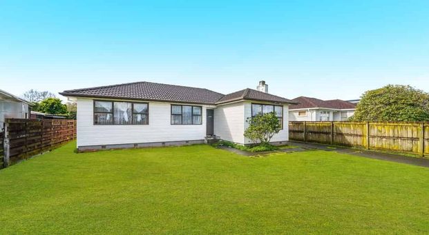Beautifully Renovated Single-Level Family Home for Rent in Mangere Cul-de-Sac !! - Photo 1