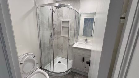 For Lease - 66 Paperbirch Drive Unit# Upper, Utility included, Toronto, Ontario - Photo 4