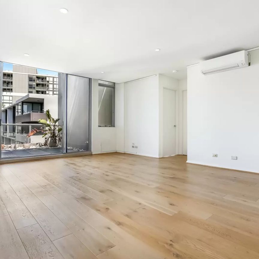 MGM MARTIN - MODERN TWO BEDROOM APARTMENT (BUILDING F, UNIT ON LEVEL 7) - Photo 1