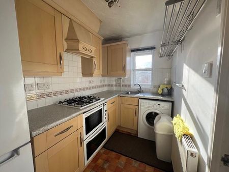 2 bedroom flat to rent - Photo 4