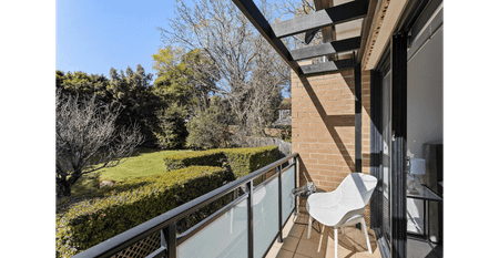 Stylish Two-Bedroom Townhouse with Double Lock Up Garage - Photo 5