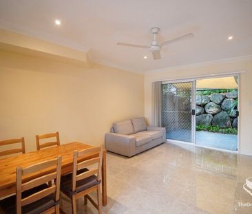 Furnished Private Townhouse Just 500m from Toowong Village - Photo 3