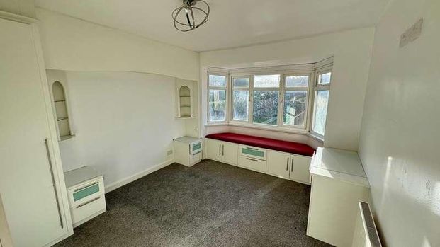 Barnford Crescent, Oldbury, B68 - Photo 1