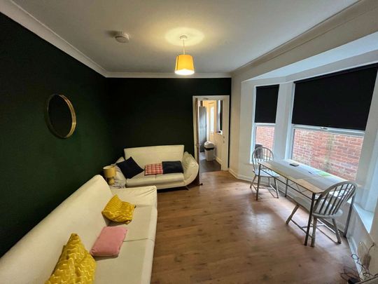 5 bedroom house share near Hull Royal Room 2 - Photo 1