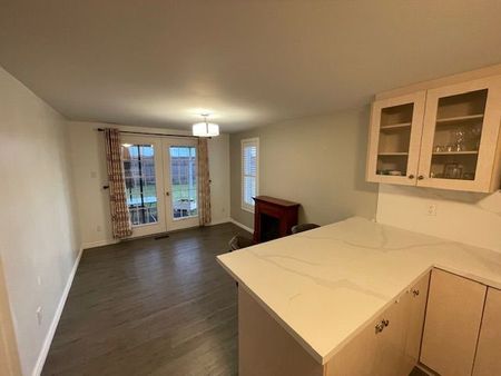 For Lease - 22 Grant Court Unit# #B, East Gwillimbury, Ontario - Photo 3