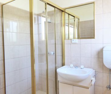 Brilliantly positioned! - Photo 1