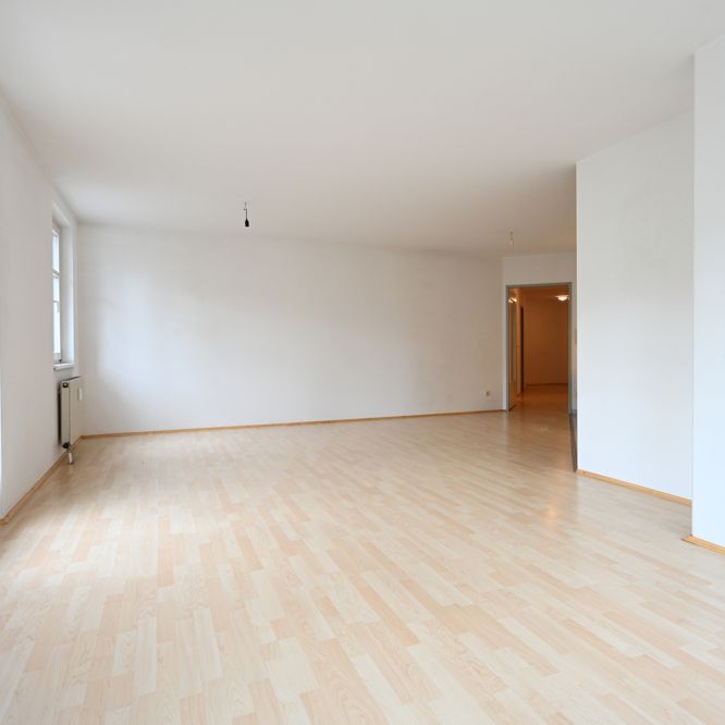 Helle 3,5-Zimmerwohnung mit Balkon - Foto 1