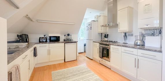 Forty Hill, 27 Forty Hill, Enfield - Photo 2