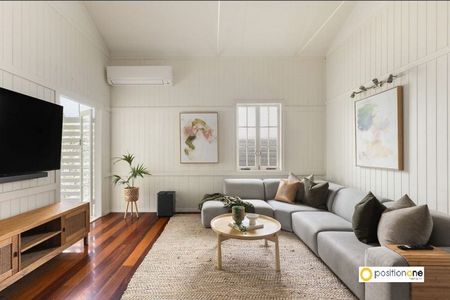 Beautifully Renovated Character Home, perfect for Families! - Photo 2